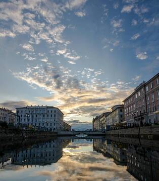 Canale Grande Il Canale Grande di Trieste © Sisto Colombo, concorso fotografico TCI I paesaggi del cibo