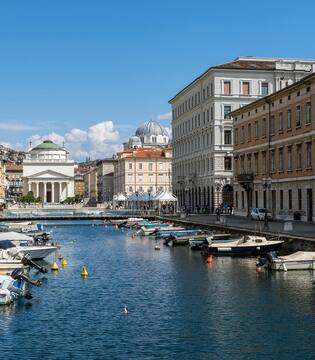 Canale Grande Il Canale Grande di Trieste © Catuncia/Shutterstock.com