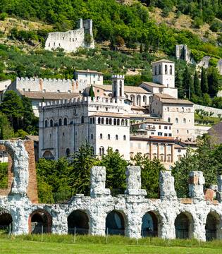 Il nucleo antico Vista di Gubbio, città di pietra © Leonid Andronov/Shuttestock.com