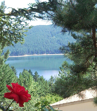 Lago di Cècita Il lago Cècita sulla Sila © Carlo Grillo, concorso fotografico TCI Borghi d’Italia