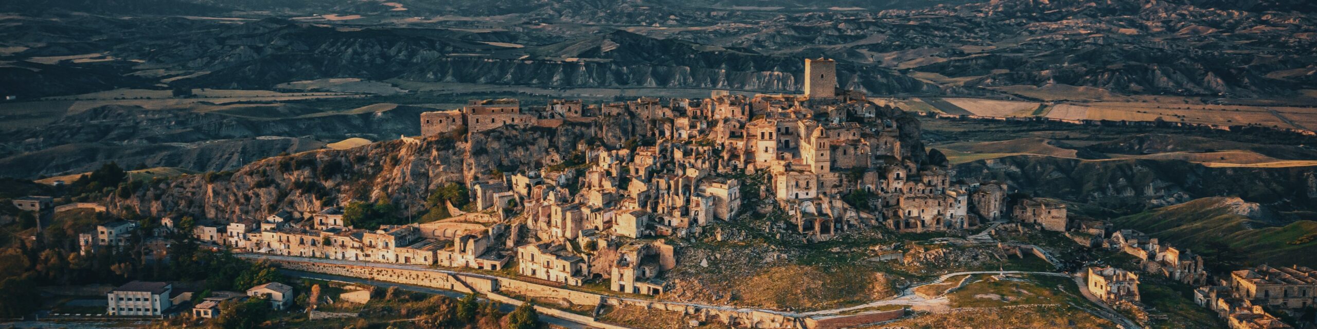 Copertina dell'itinerario Vulture. Laghi, castelli, borghi nel bosco di Federico. BASILICATA-wide-scaled.jpg