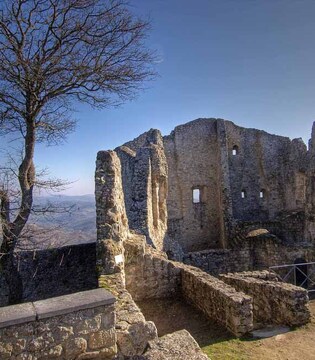 Canossa I resti del castello © Mario Vianelli