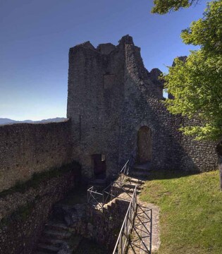 Canossa I resti del castello © Mario Vianelli