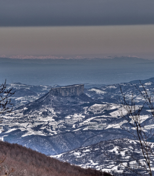 Pietra di Bismantova dalla strada del Passo Pradarena © Mario Vianelli