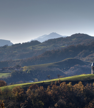 Pietra di Bismantova Dai pressi di Giandeto (Casina) © Mario Vianelli