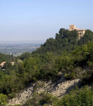 Bianello Il castello e la pianura © Mario Vianelli