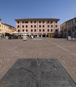 Brescello Piazza Matteotti © Mario Vianelli