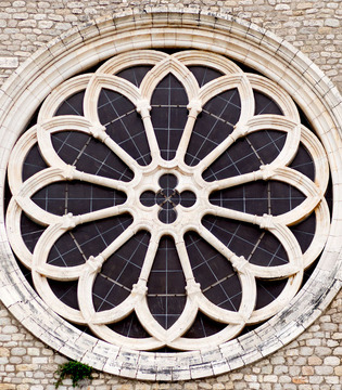 Semoneta Il rosone della chiesa dell'Abbazia di Valvisciolo ©Natalino Russo